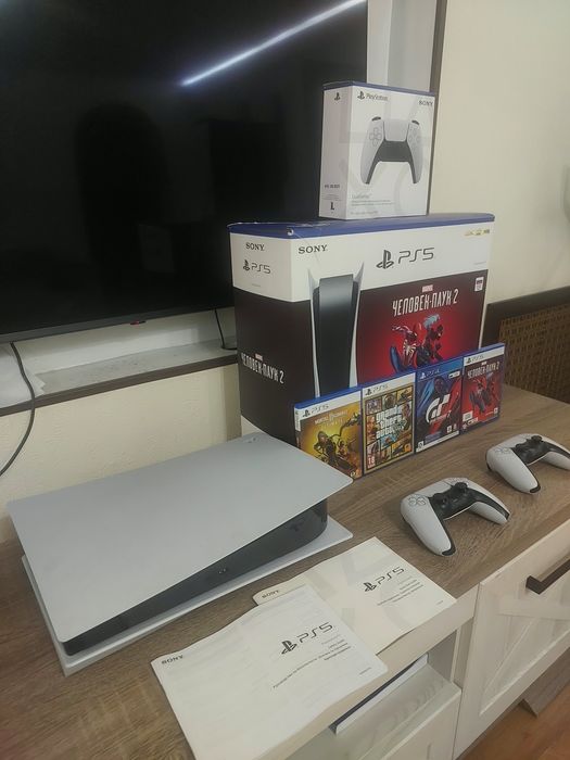 Продам плейстейшен сони 5 два джостика 4 диска игры в подарок