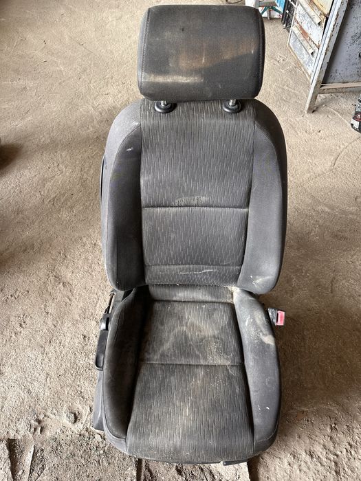 Дясна седалка ауди а4 б6 б7 / audi a4 b6 b7