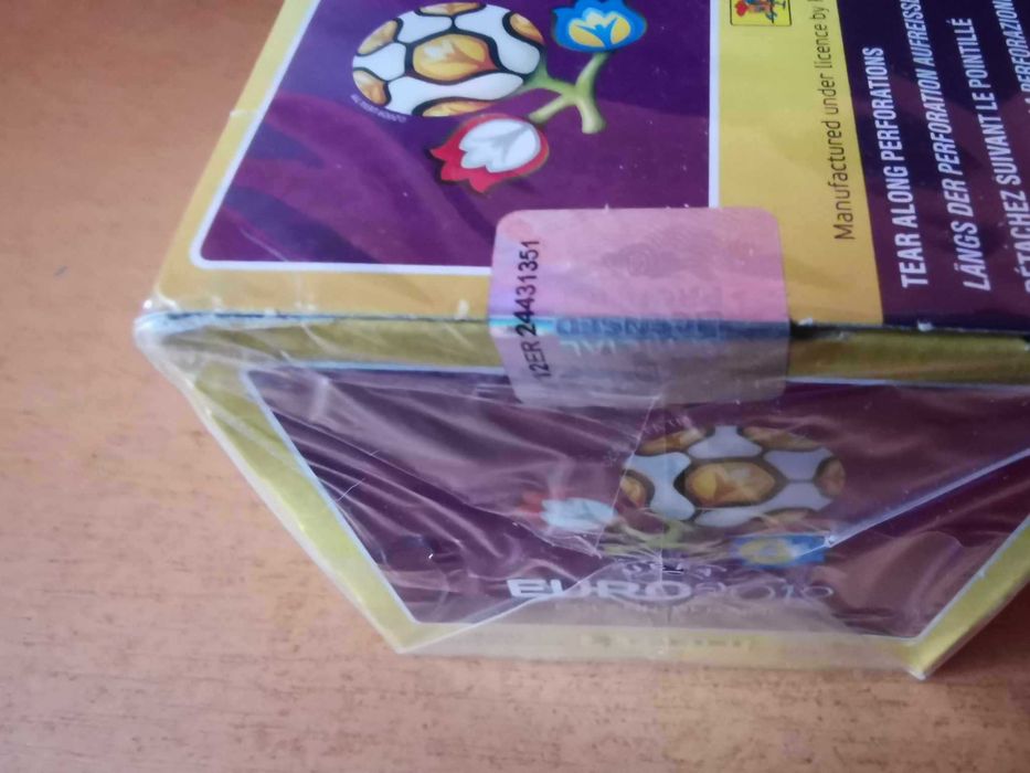 Cutie cu plicuri Panini Uefa Euro 2012 Varianta cu 50 de plicuri