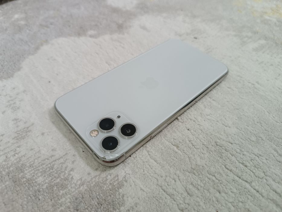 iPhone 11 Pro + чехол.