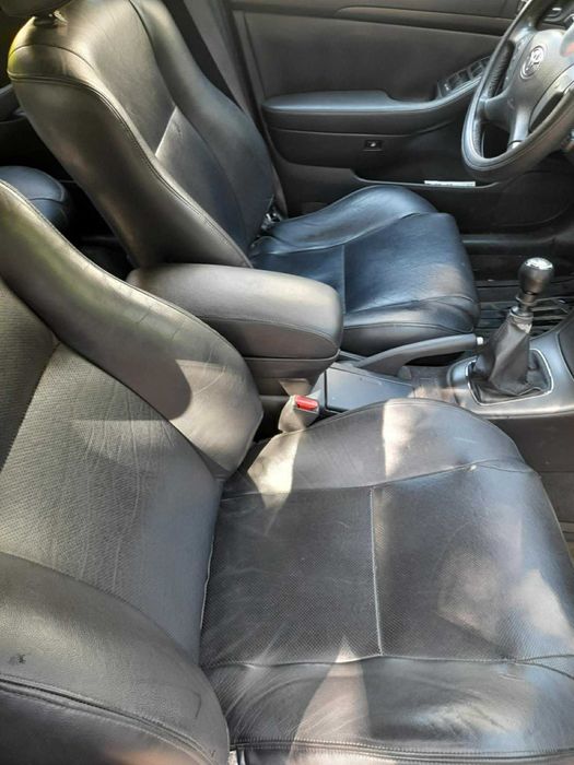 Тойота Авенсис седан