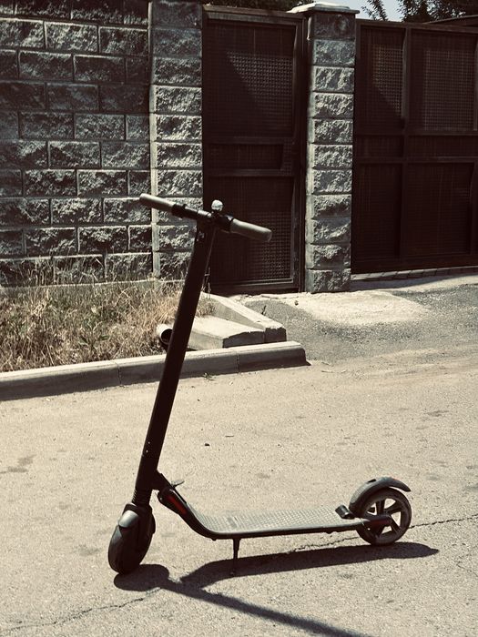 Электронный самокат ninebot