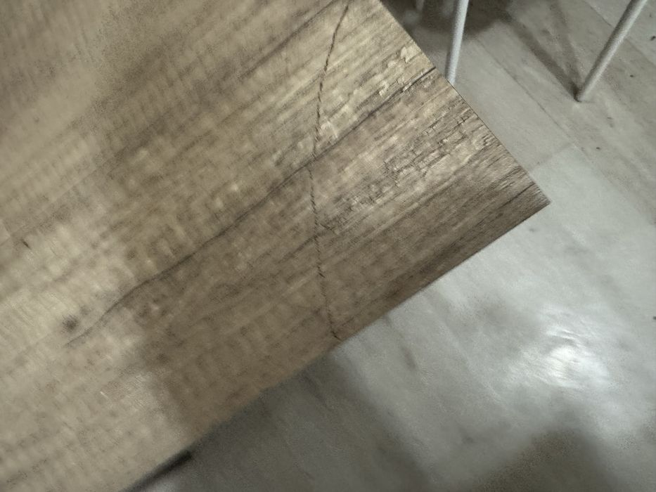 Продам стол с двумя табуретками