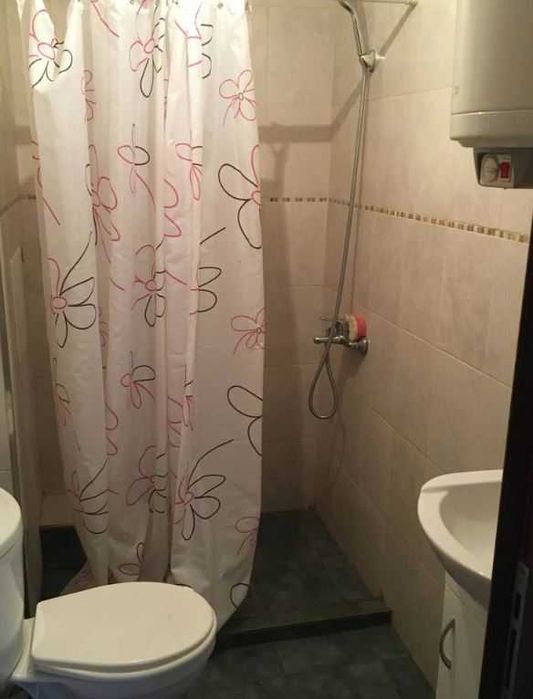 Дава се под наем Тристаен апартамент в Бургас, Център - 90 кв.м за 225 € - Снимка #4