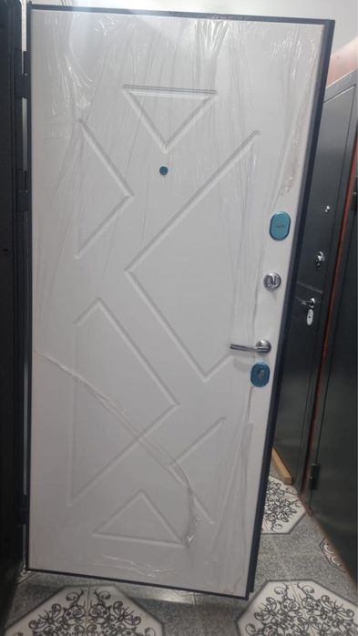 Продается наружная металлическая дверь