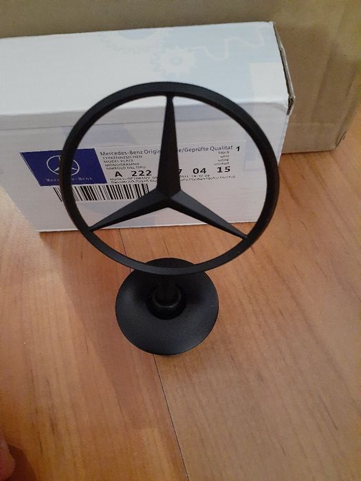 Значок эмблема на капот  мерседес