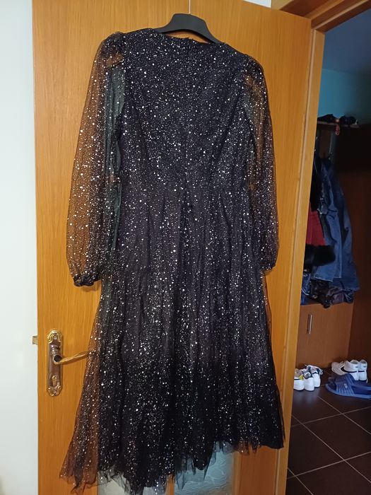 Vand rochie neagra cu paiete