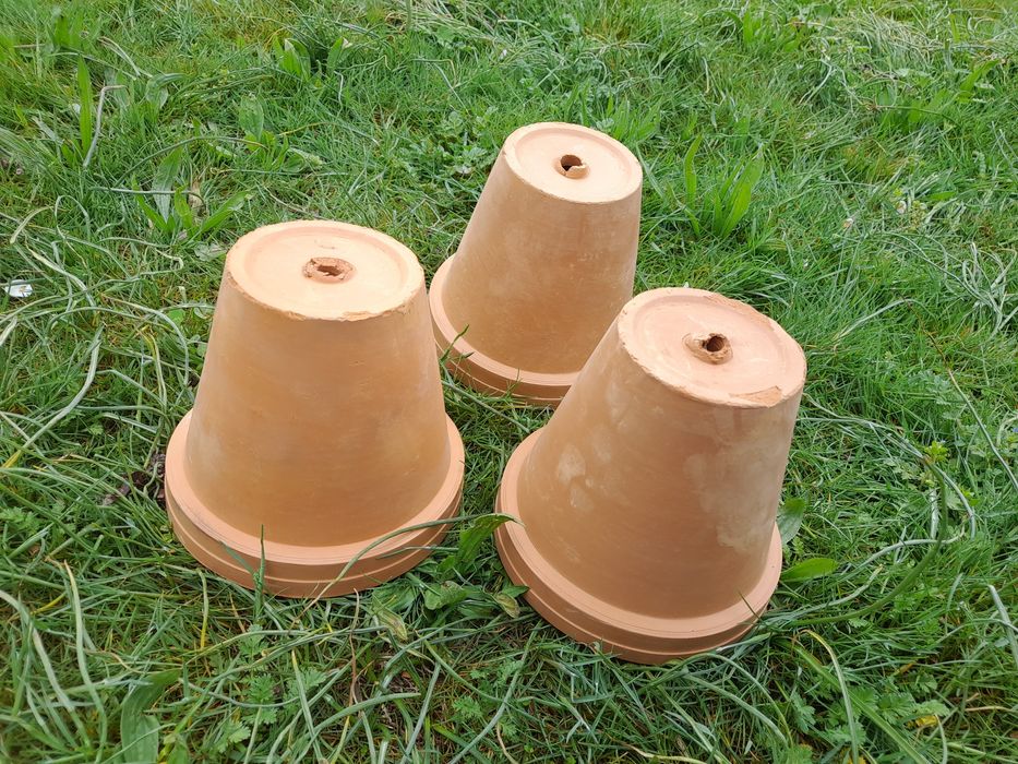 Нови глинени саксии