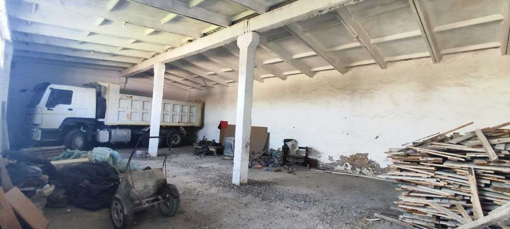 Продаётся земельный участок с постройкой