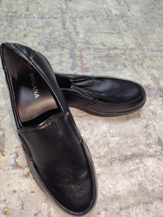 Продам новые школьные туфли