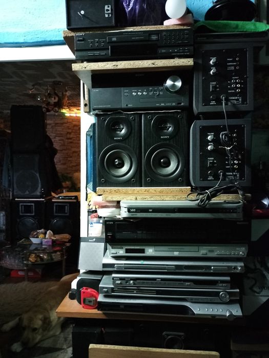 Boxe / amplificatoare / sisteme audio.