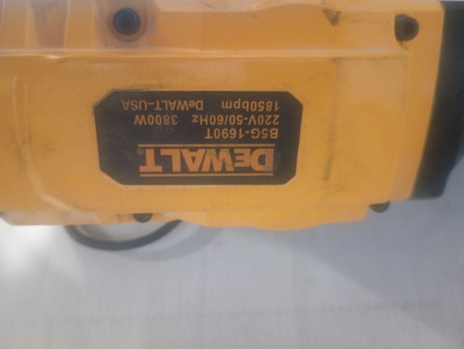 Къртачи Bosch GSH16-30 и Dewalt