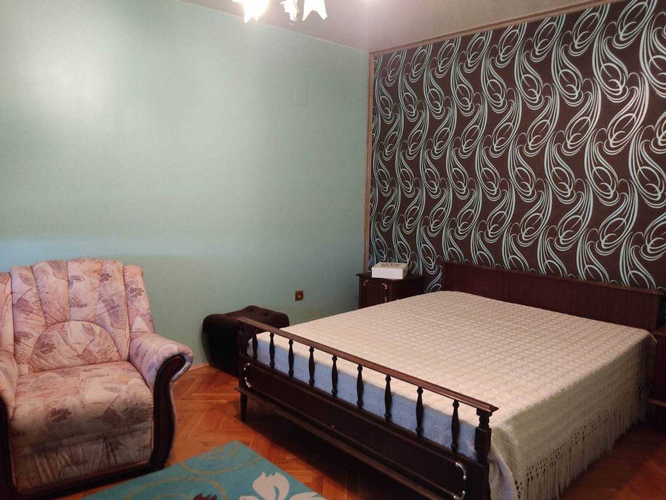 Хубава триетажна къща в с. Дончево