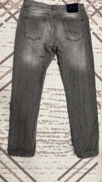 Продам джинсы от бренда kiton