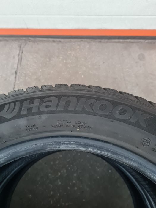 Зимни гуми 2 броя HANKOOK Winter Icept Evo2 215 55 R17 дот 3119
