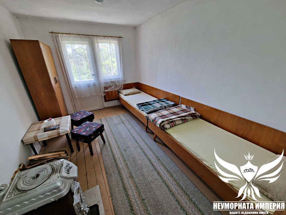 Продавам триетажна почивна станция РЗП425кв с парцел 1300кв в с.Руен