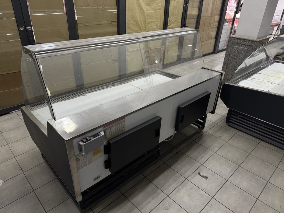 Витриный холодильник AZN