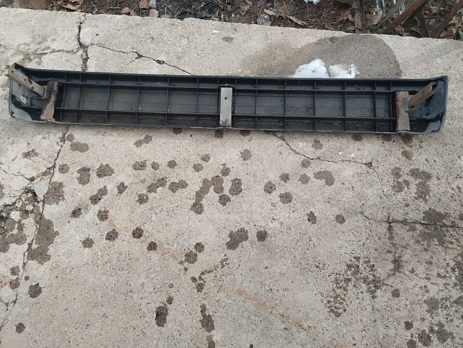 Damas  oldi orqa bamfer