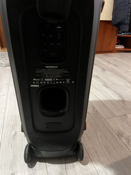 jbl partybox 310 със микрофон jbl много добро състояние