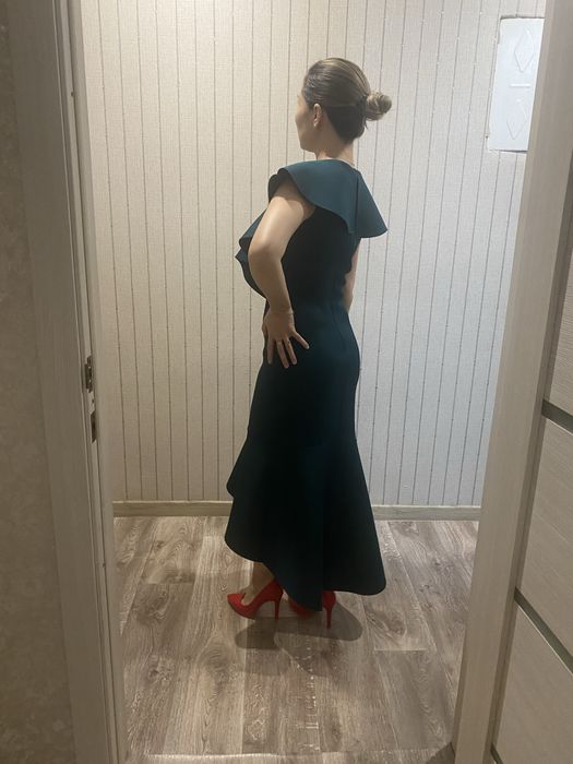 Продам красивое изумрудное платье