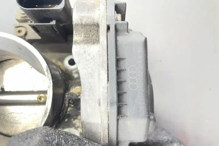 Clapeta acceleratie 058 133 063 C Volkswagen VW Passat 2003