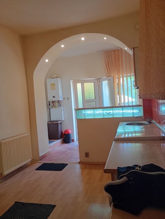 Se Vind o casa la curte  la Curte  Far firma sau altele  Proprietar  persoana fizica