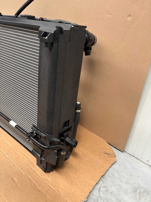 Оригинална Пачка С Радиатори И Перка 400W За БМВ Ф07 Ф10 Ф11  7618768 8672011 BMW F10 F11 F07