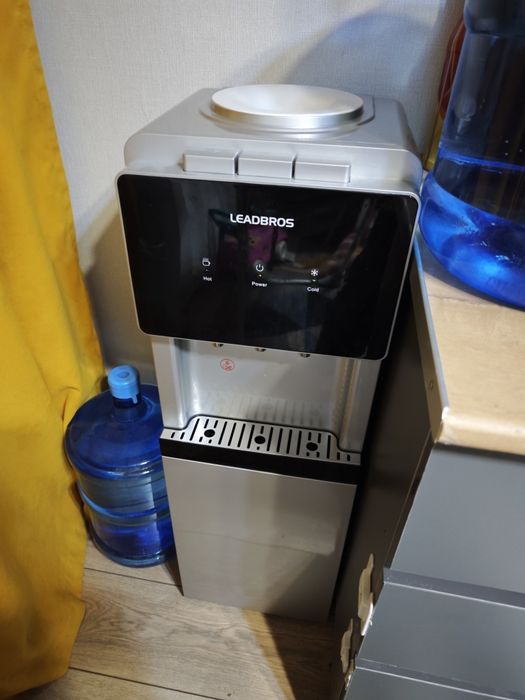 Диспенсер для воды LeadBros