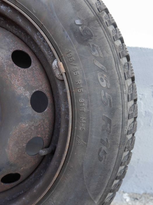 Jante tabla 6.5J x 15" plus Anvelope Iarna Pirelli 195/65 R15