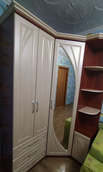 Угловой шкаф продам