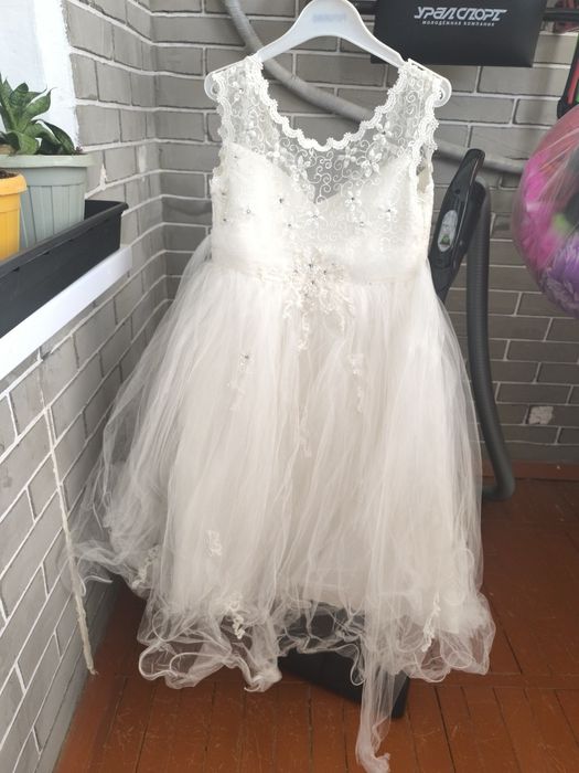 Платья на выпускной бальные