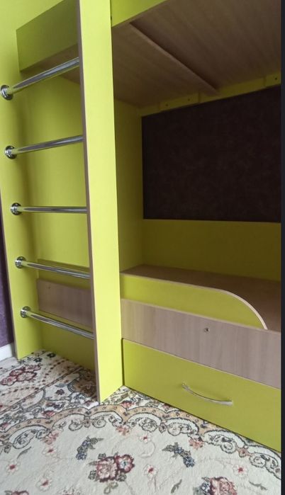 Двухъярусная кровать