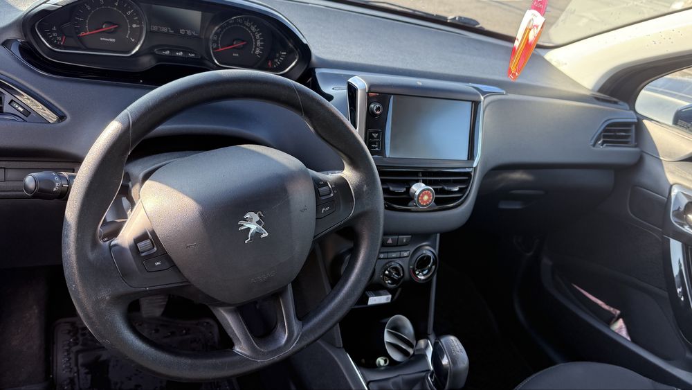 Peugeot 208 – 2015 | 1.2 benzină