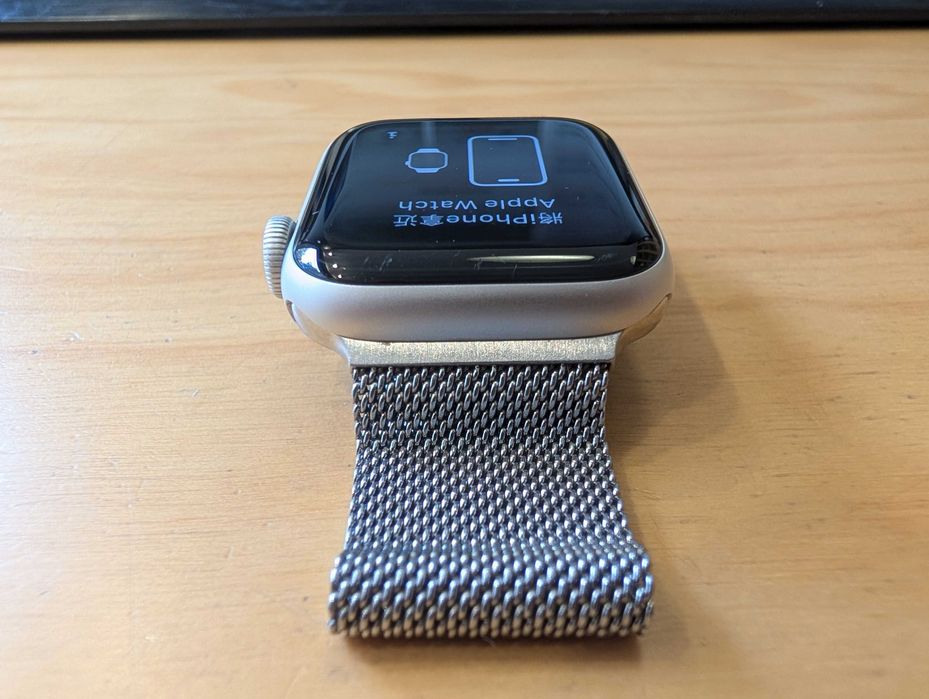 iWatch 4 40mm + оригинално зарядно и кабел