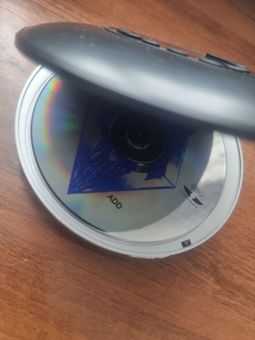 Cd плеер Bravo q802, (2 кабеля для использования)