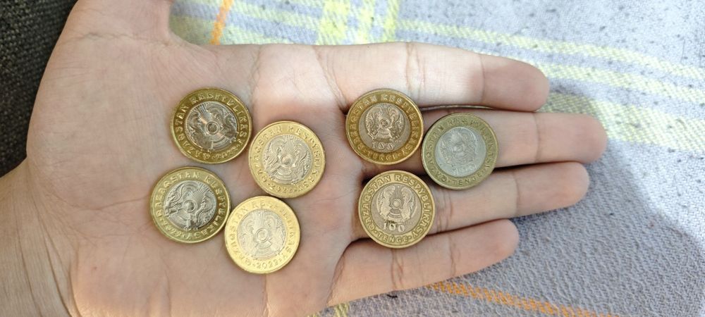 коллекционные монеты и купюры