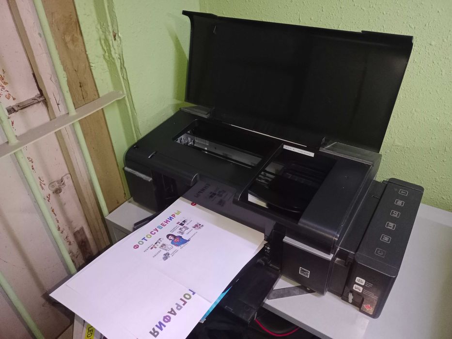 Epson L800 печатает быстро картинки, рефераты