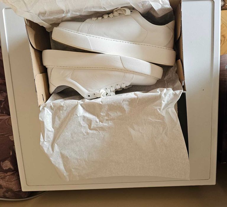 Дамски бели обувки от естествена кожа