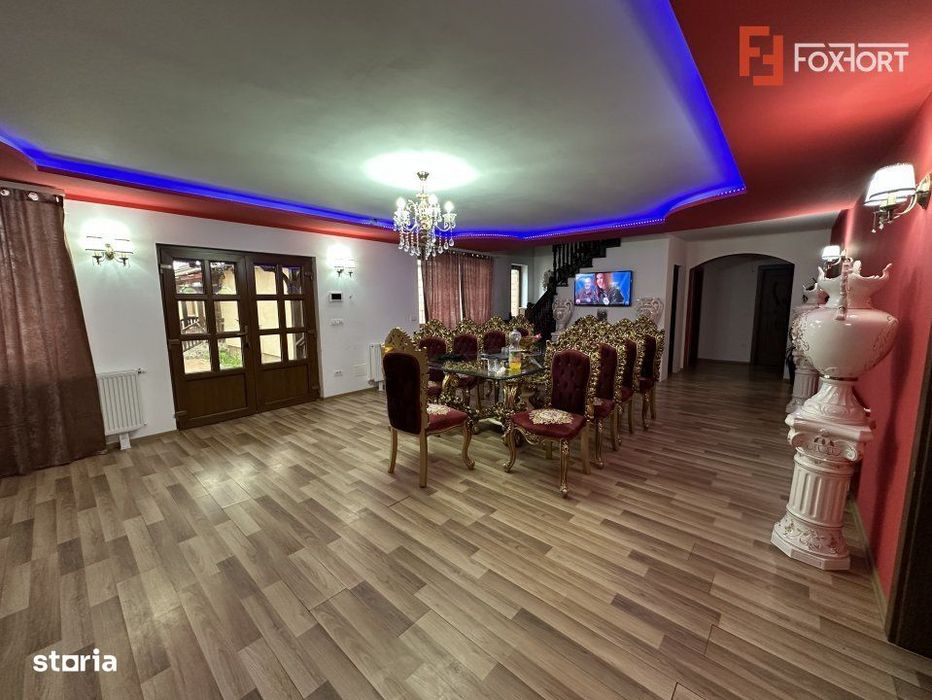 Casa individuala cu 12 camere, 400 mp utili - Bucovat