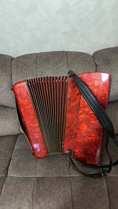 Vând Hohner Tango V M, stare impecabilă, compresie foarte bună.