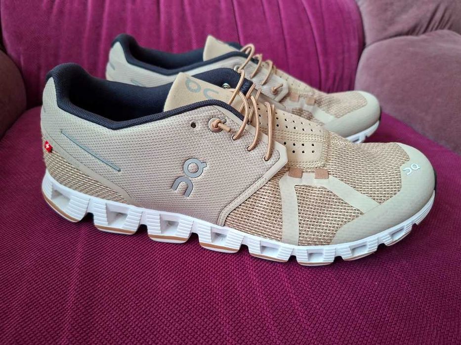 Adidasi alergare On Running Cloud Swiss Engineering marimea 43 zero km