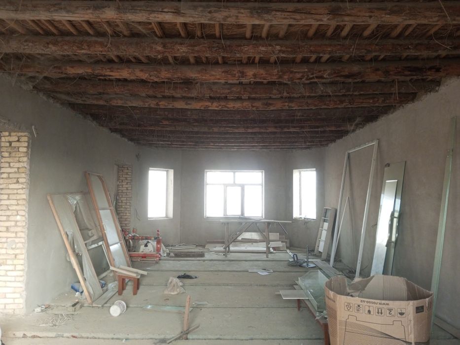 Uy yaxwi sastayenida