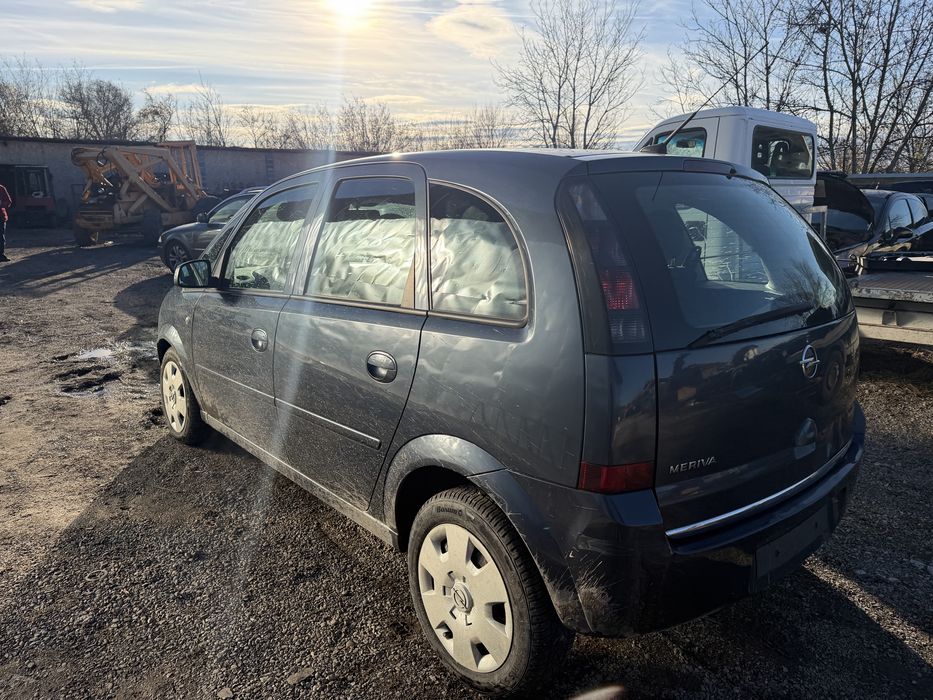 Опел мерива 1.7 дизел 2008 Г само на части