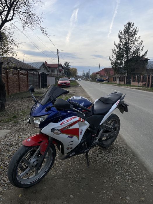 Vand sau schimb Honda cbr 250