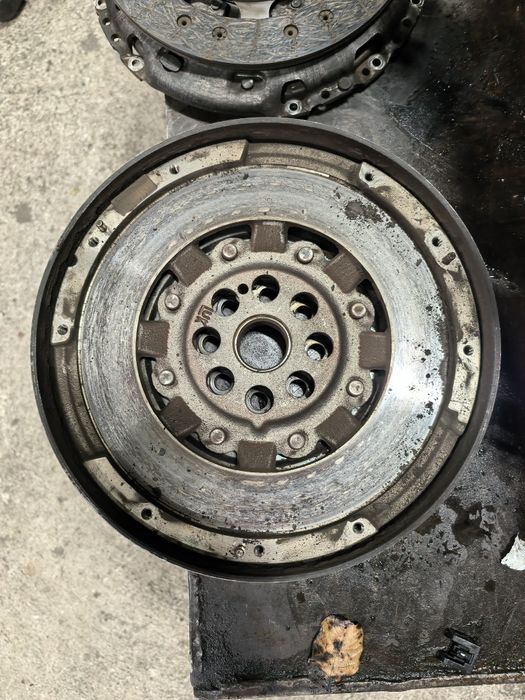 Демпферен маховик/демпфер/Маховик за Nissan Xtrail, Qashqai 1.6dci