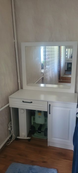 Шкаф с зеркалом в