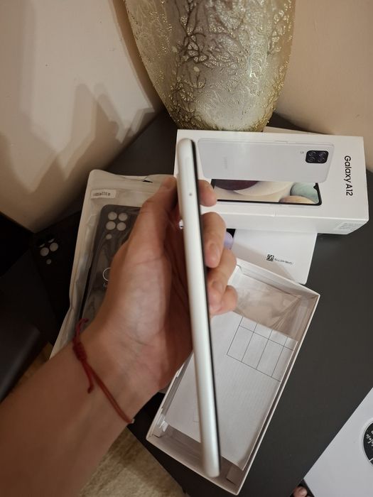 Samsung Galaxy A12 бял + 3 кейса