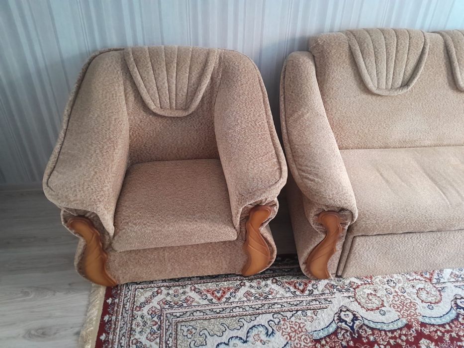 Продам диван с креслами