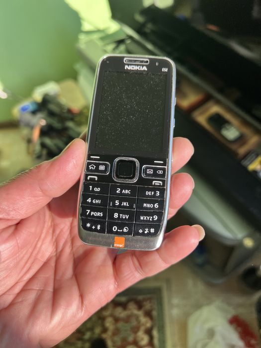 Nokia e72 с зарядно