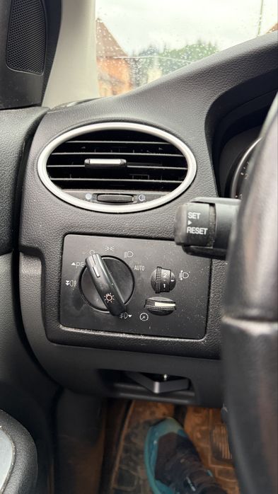 Ford focus 1.8 benzina.